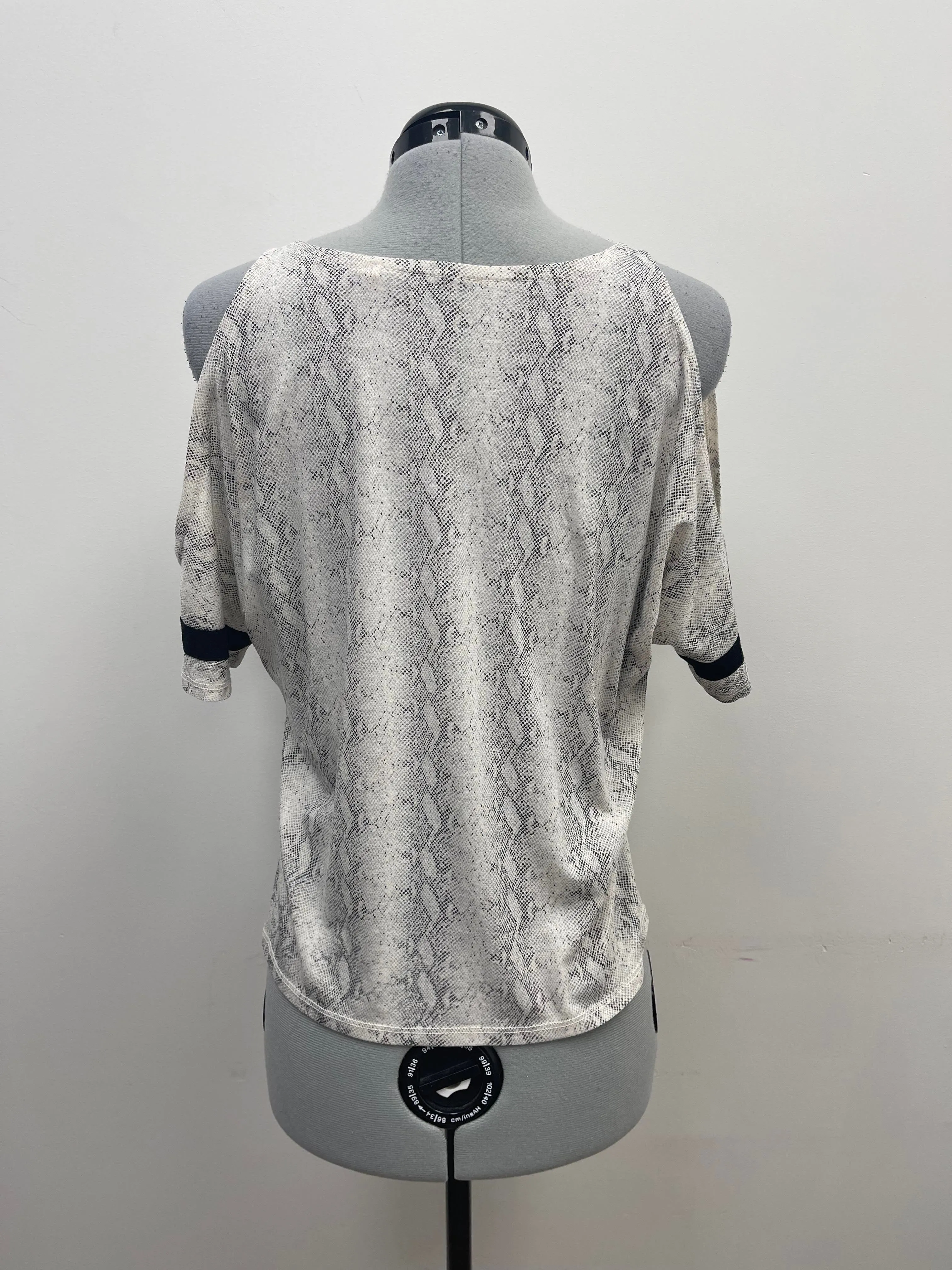 Women's Guess Short Sleeve Top, Medium